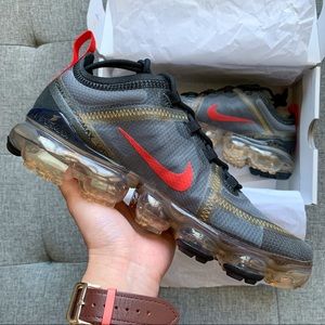 black and gold nike shoes women's